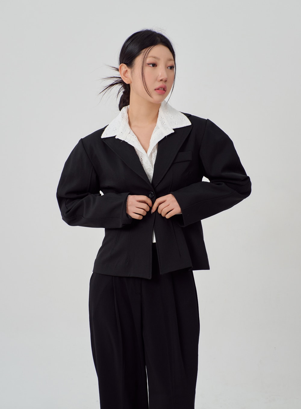 Cropped V-Neck Jacket IM315 - Korean Women's Fashion | LEWKIN