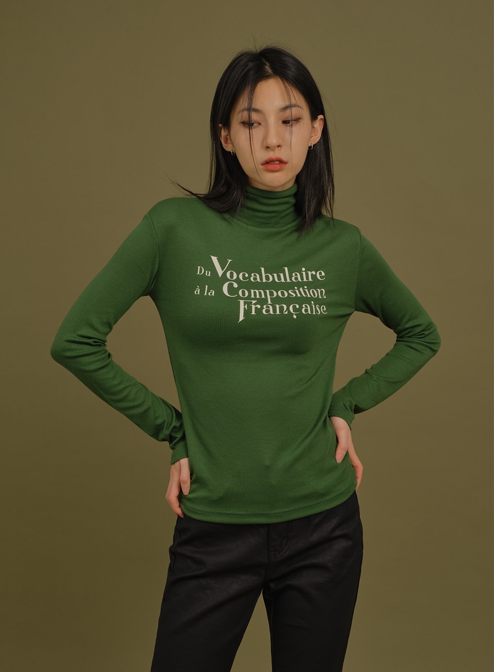 Long Sleeve Turtleneck T-Shirt with Letter Graphic