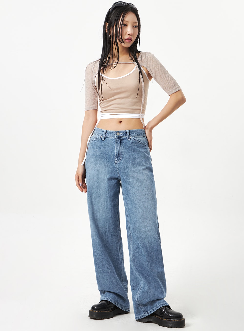 Low Rise Mid-Wash Jeans CA321 - Korean Women's Fashion | LEWKIN