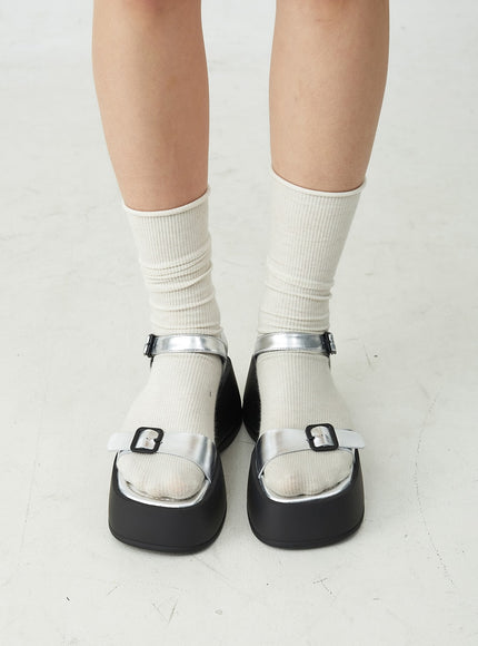 光面雙扣厚底涼鞋 OU14