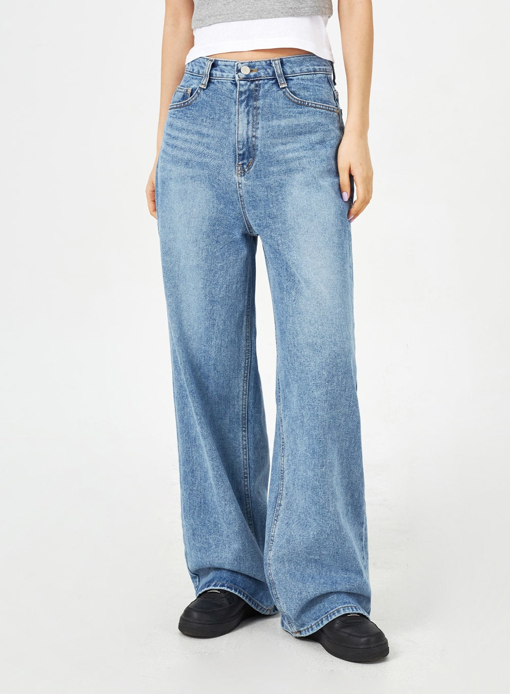 Mid-Wash Bootcut Jeans CM323 in mid blue, front waist-to-hem close-up on model, high-rise wide-leg washed denim with five-pocket styling and visible bootcut flare at hem.