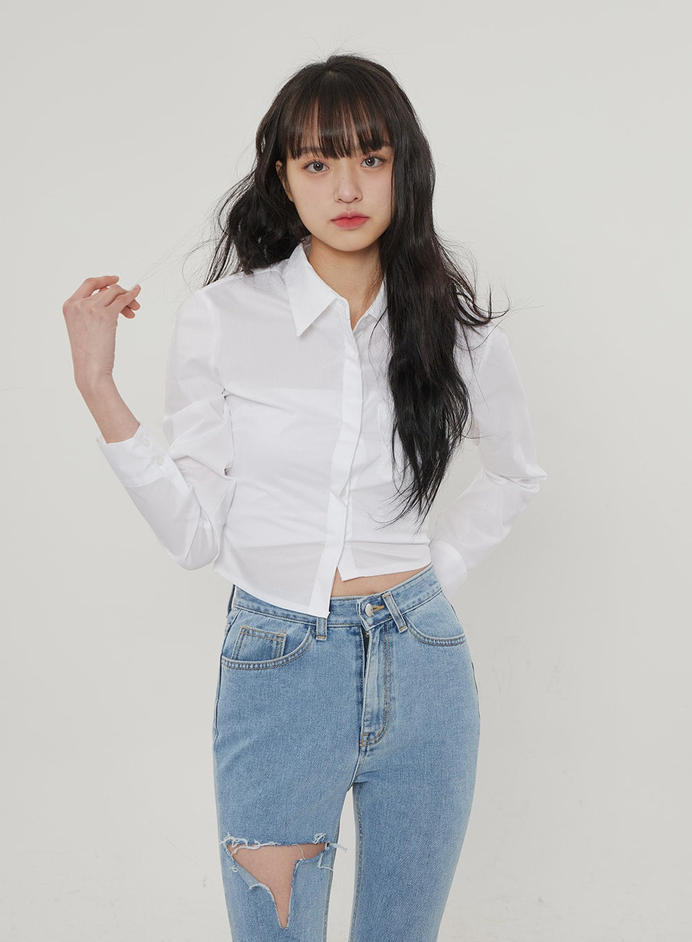Ripped Bootcut Jeans BF306 in light blue, upper-body and hip close-up on model, high-rise waist and large frayed thigh rip from front angle, paired with white crop shirt.