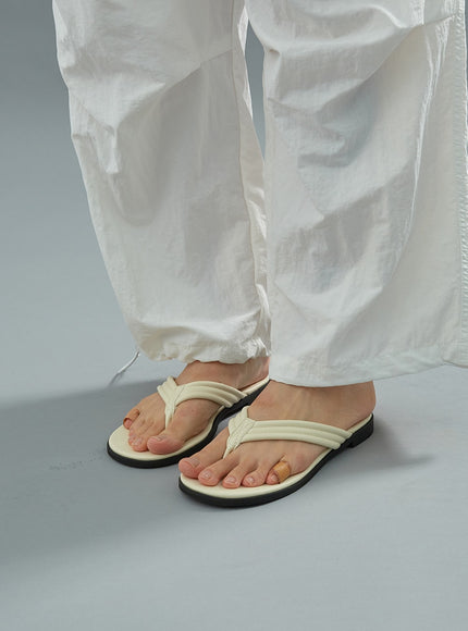 米色人字拖 CU21