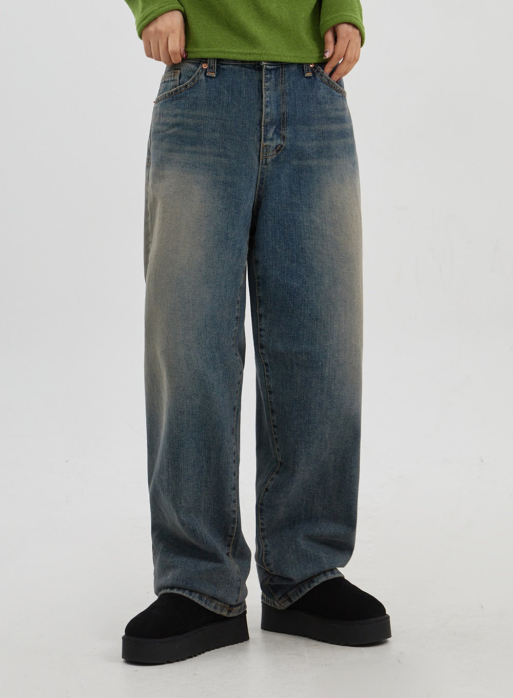 Mid-Rise Baggy Jeans Unisex CJ330 in vintage blue, front waist-to-hem close-up on model, wide-leg silhouette with mid-rise waistband, copper rivets, and sun-faded denim wash.