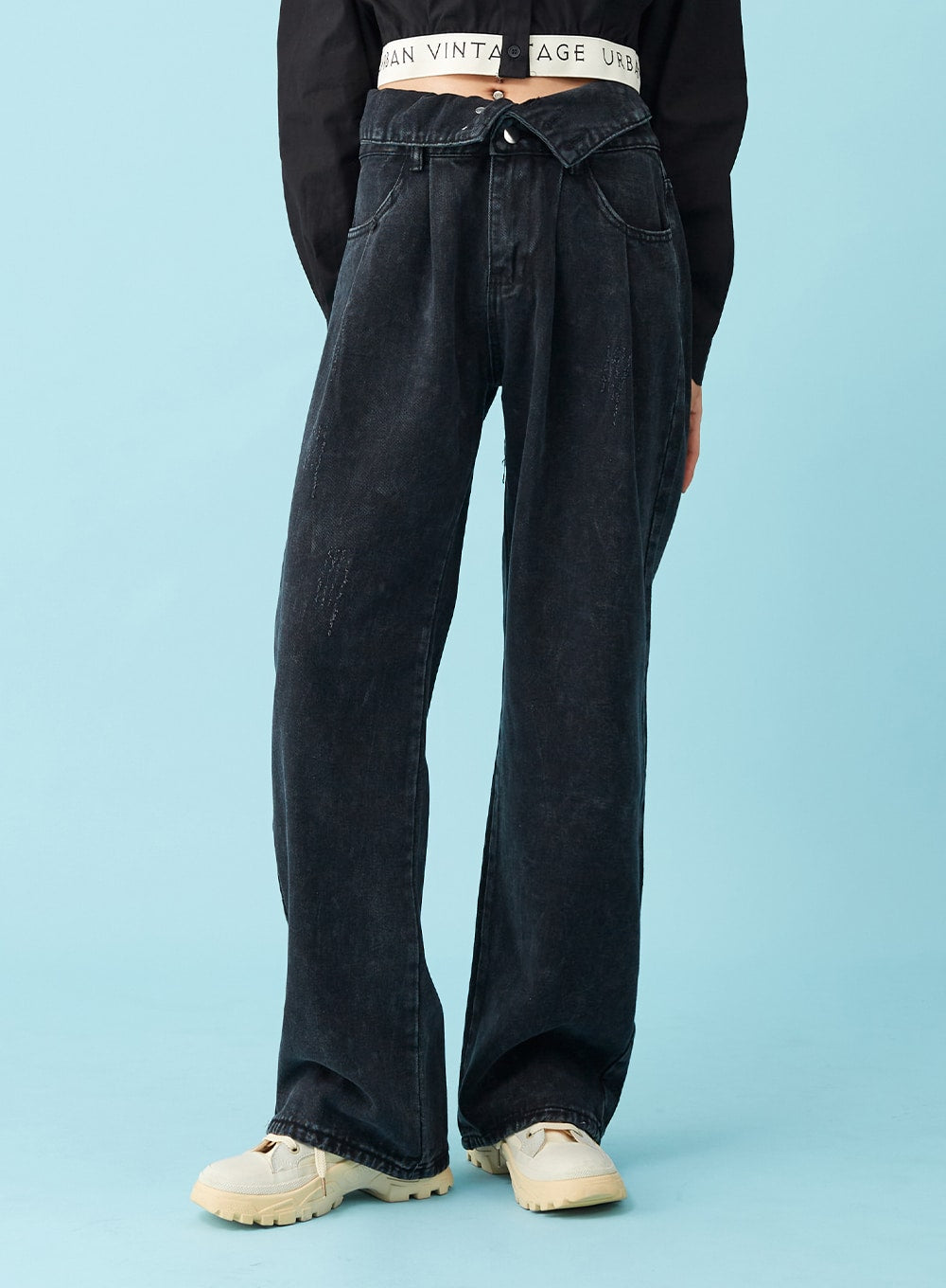 Four Buttoned Open Black Jeans CU8 in washed black, front waist-to-hem close-up on model, four-button open waistband, pleated wide-leg denim with large side pockets and subtle distressing.