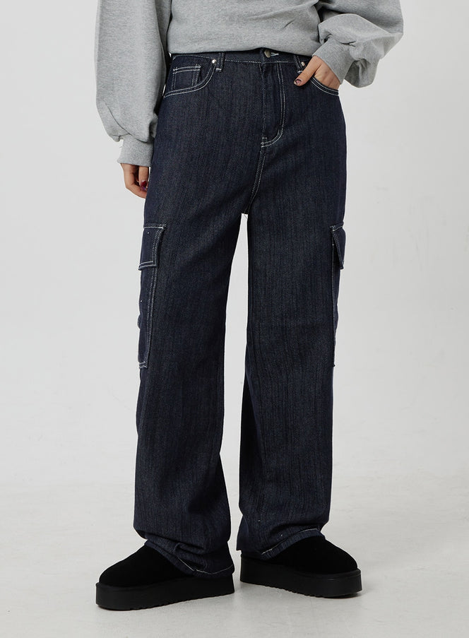 Wide Cargo Jeans CF302 in dark indigo, waist-to-hem front close-up on model, contrast stitch detailing on cargo pockets and waistband, wide-leg cotton denim silhouette.