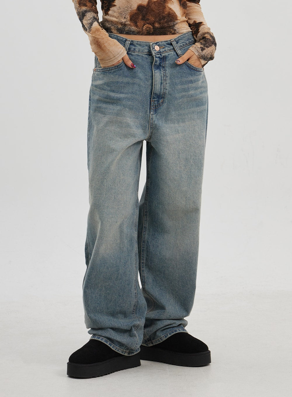 LEWKIN Low Rise Baggy Jeans CJ330 in Blue, front close-up on model, low-waist wide-fit cotton denim with vintage wash, paired with tie-dye top and black platform shoes.