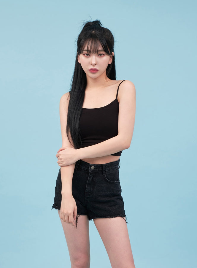 LEWKIN Basic Cropped Cami Top CA07 in black, front half-body shot on model, tight-fit rayon sleeveless crop, thin straps, paired with black denim shorts.