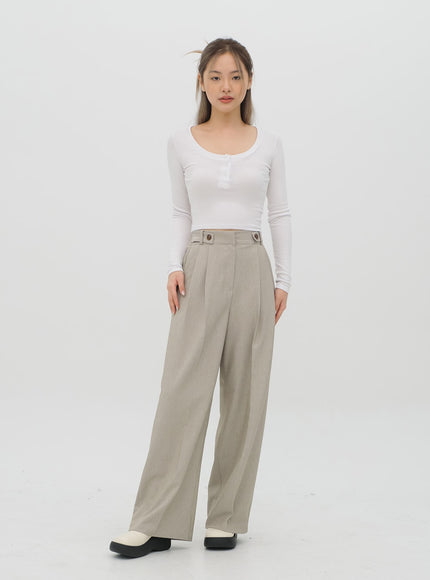 正面鈕扣低圓領長袖 T 卹 CM2