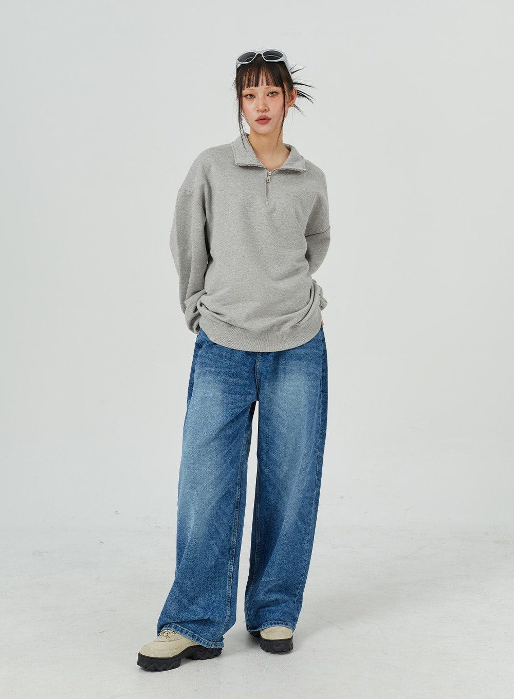 Oversized Jeans Unisex CM321 in blue, full-length front on model with hands at sides, wide-leg denim silhouette showing floor-grazing length, styled casually.