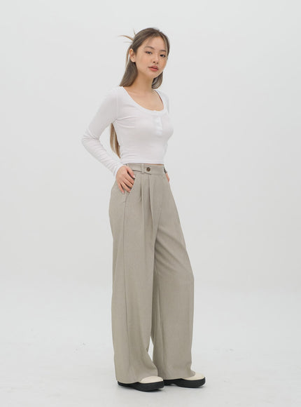 正面鈕扣低圓領長袖 T 卹 CM2