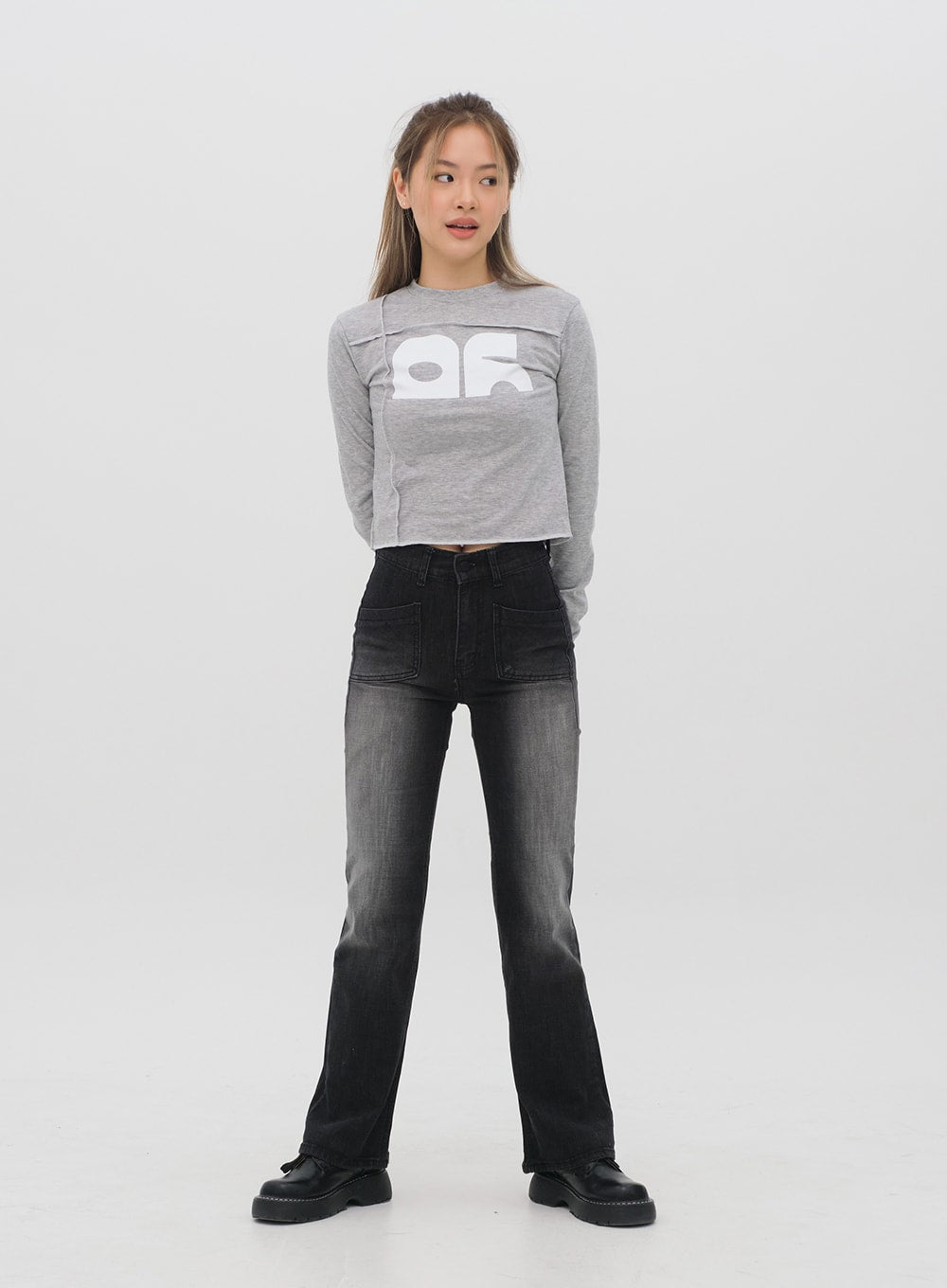 Bootcut Jeans M4 in black gradation wash, front full-body on model in relaxed pose, high waist with patch pockets, gradation fade toward hem, street style look.