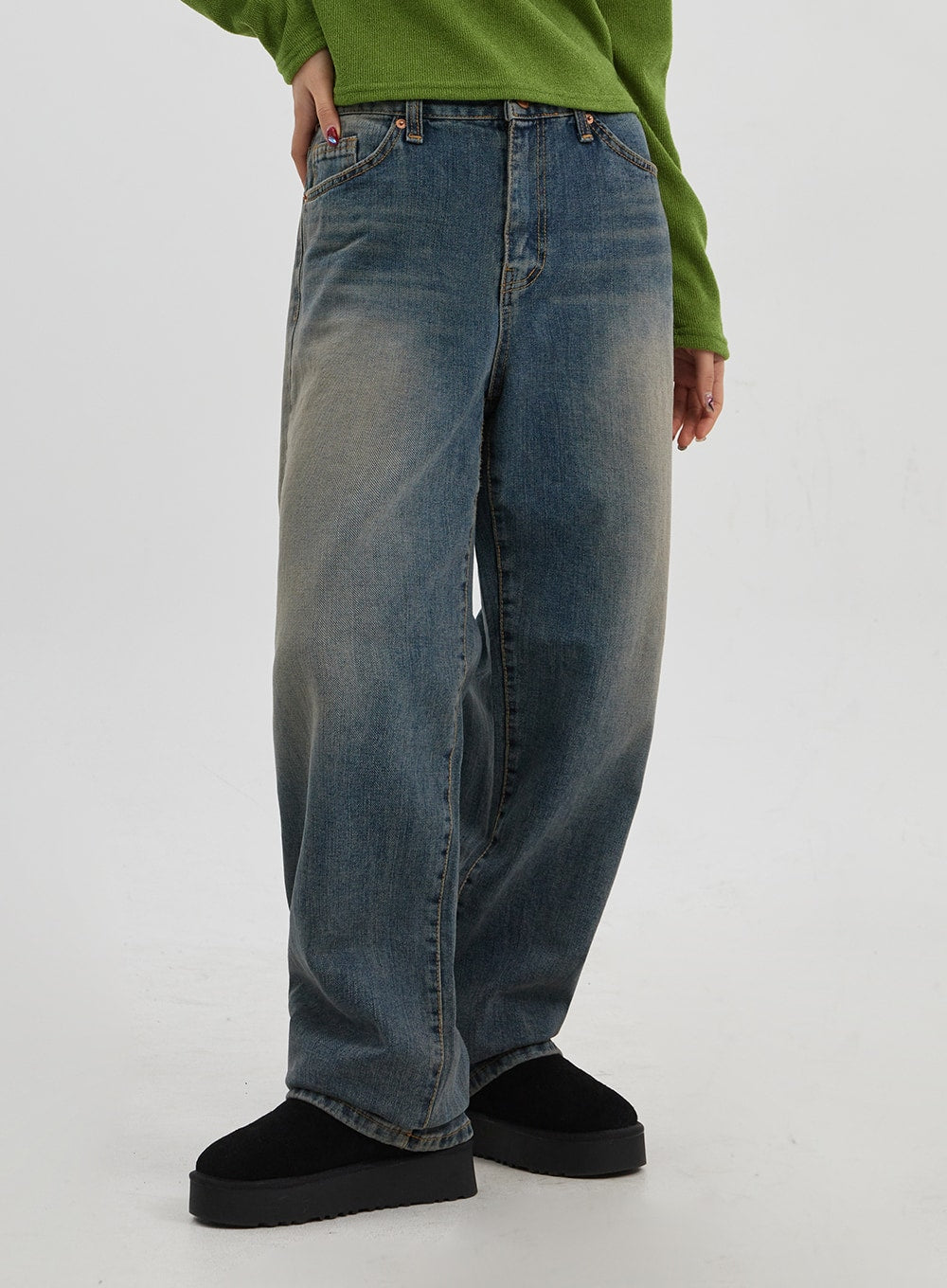 Mid-Rise Baggy Jeans Unisex CJ330 in vintage blue, side close-up from waist to hem on model, showing wide-leg silhouette, side seam detail, and sun-bleached denim fade.