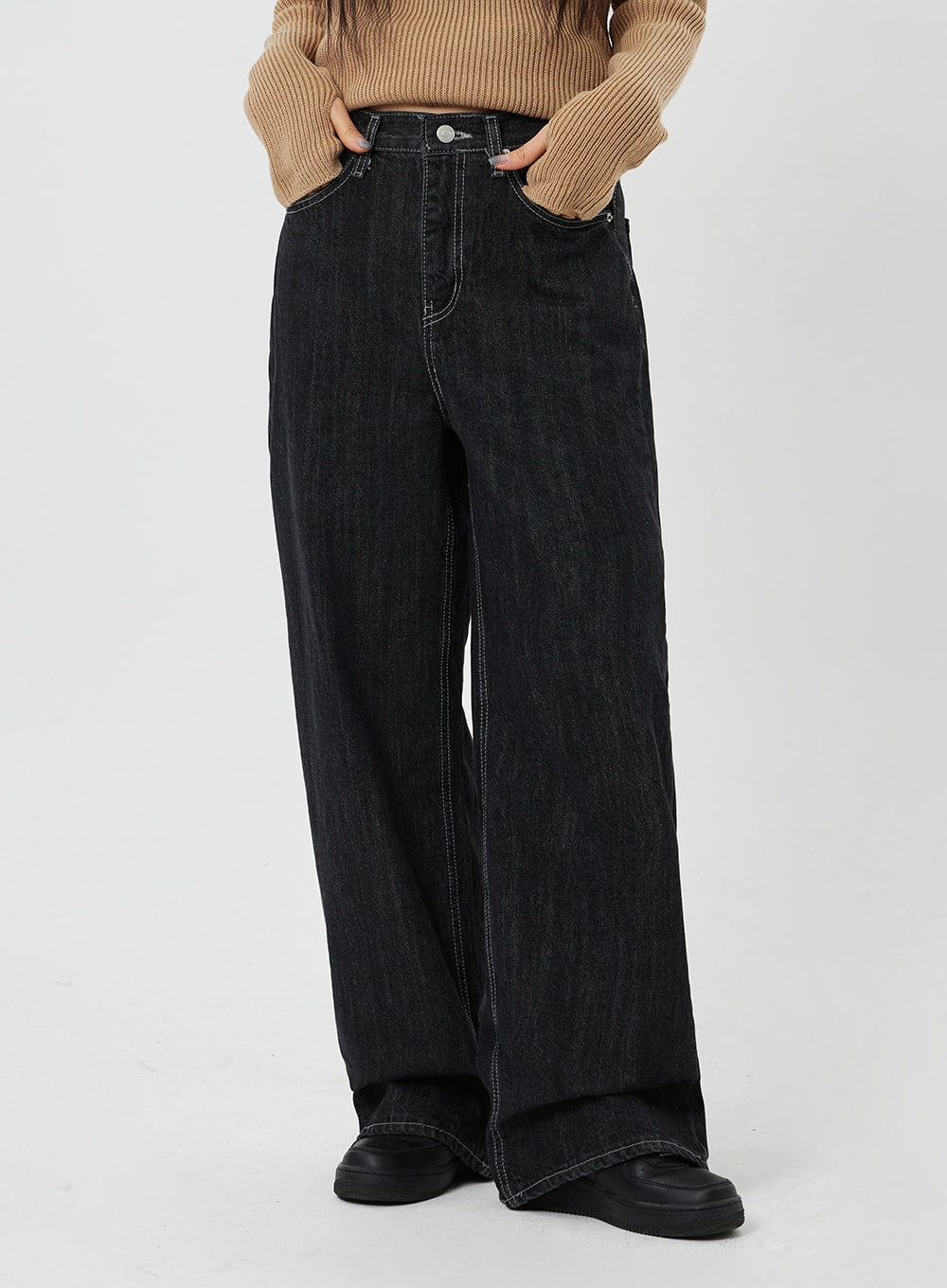 Straight Leg Jeans CF315 in black, front waist-to-hem close-up on model, high-waist wide-fit denim with silver button and contrast white topstitching detail.