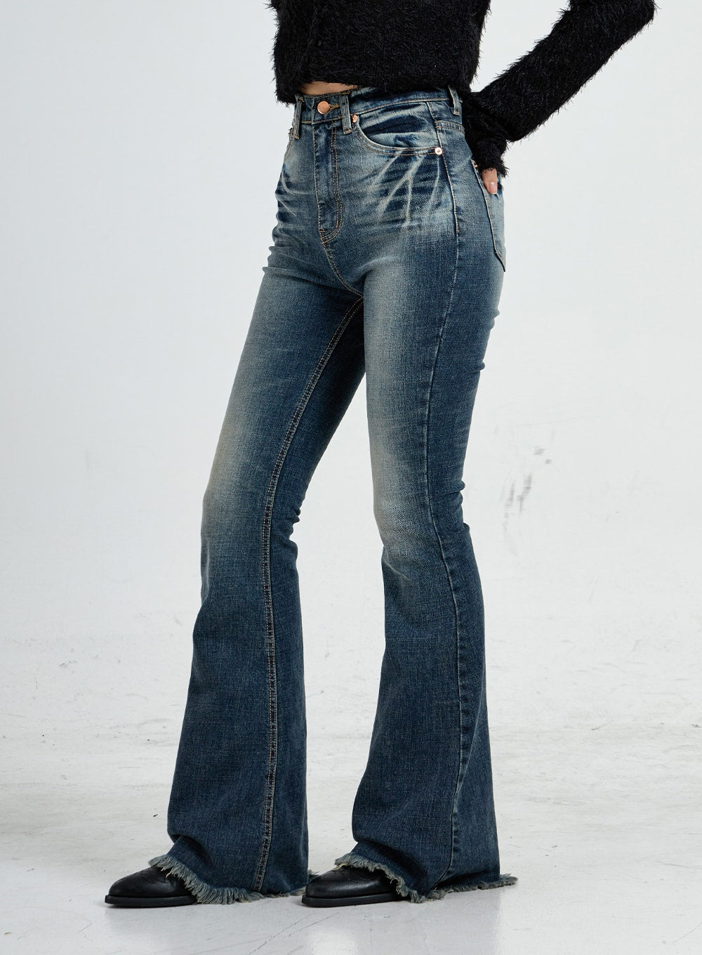 褪色水洗微喇牛仔褲 CO17