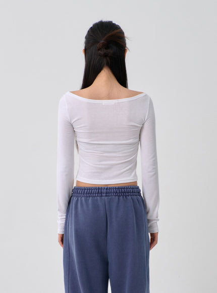 Wide U-Neck Semi Crop T-Shirt CN09