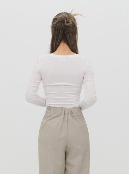 正面鈕扣低圓領長袖 T 卹 CM2