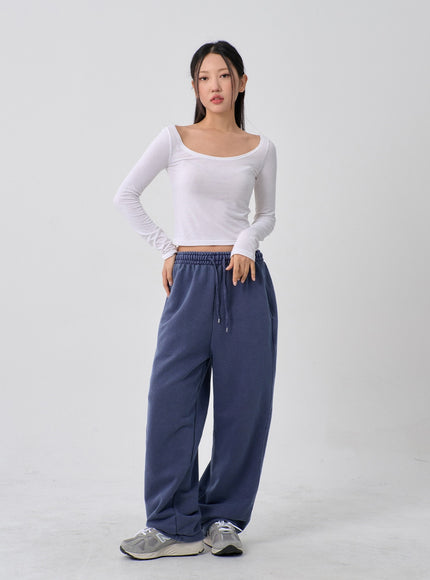 Wide U-Neck Semi Crop T-Shirt CN09