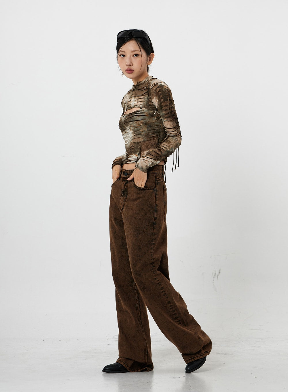 Washing Wide Jeans Unisex CS21 in brown, full-length side profile on model, washed gradation cotton denim, hands in pockets, wide-leg silhouette with floor-grazing hem, styled with tie-dye crop top.