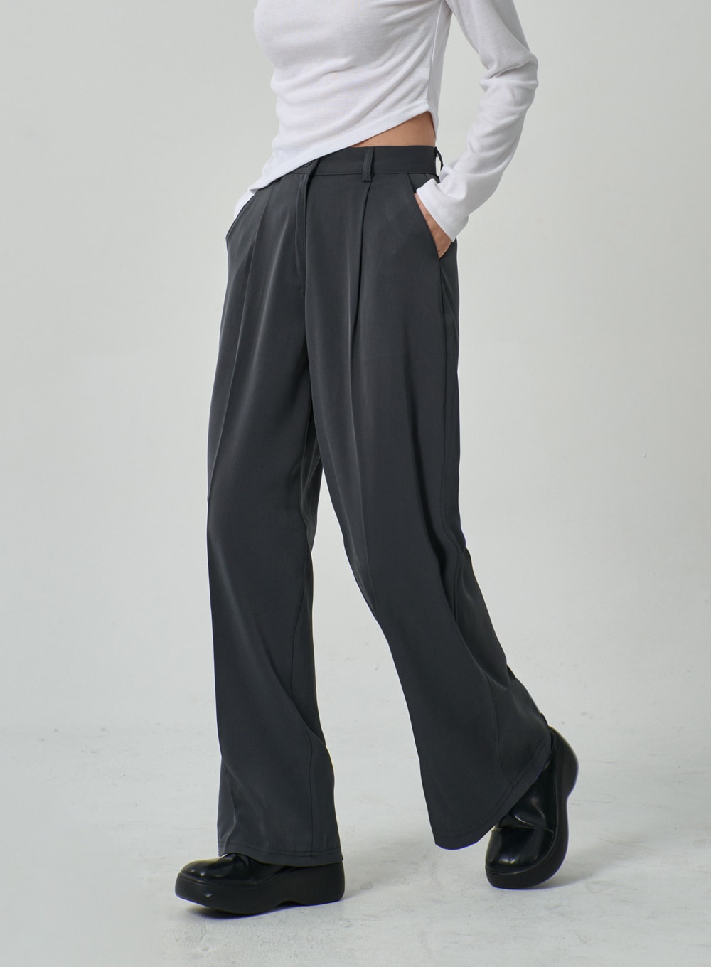 Wide-leg Tailored Pants