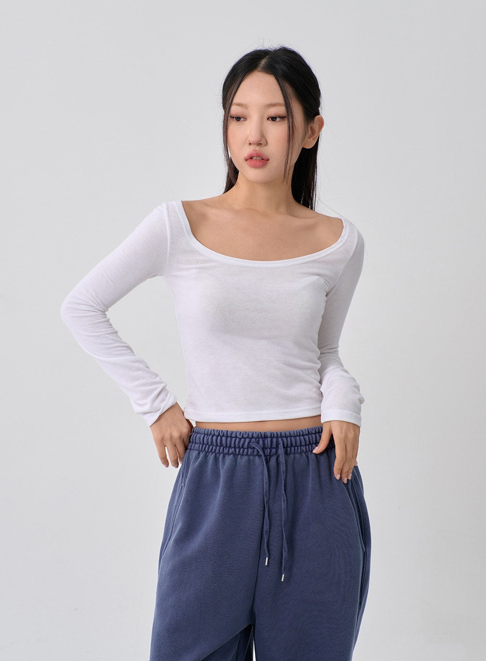 Wide U-Neck Semi Crop T-Shirt CN09
