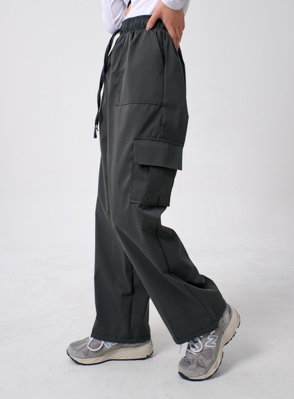 fcity.in - Men Black Solid Stylish Multi Pocket Cargo Track Pant / Ravishing