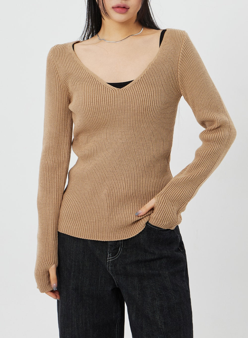 Straight Leg Jeans CF315 in black, upper-body close-up on model, wide-fit denim waistband and pocket detail visible, contrast stitching, paired with camel ribbed V-neck knit.