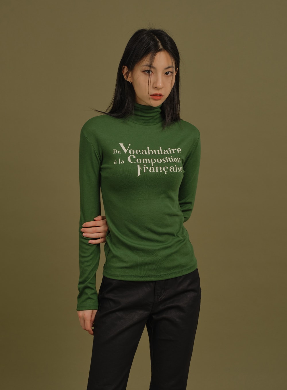 Long Sleeve Turtleneck T-Shirt with Letter Graphic