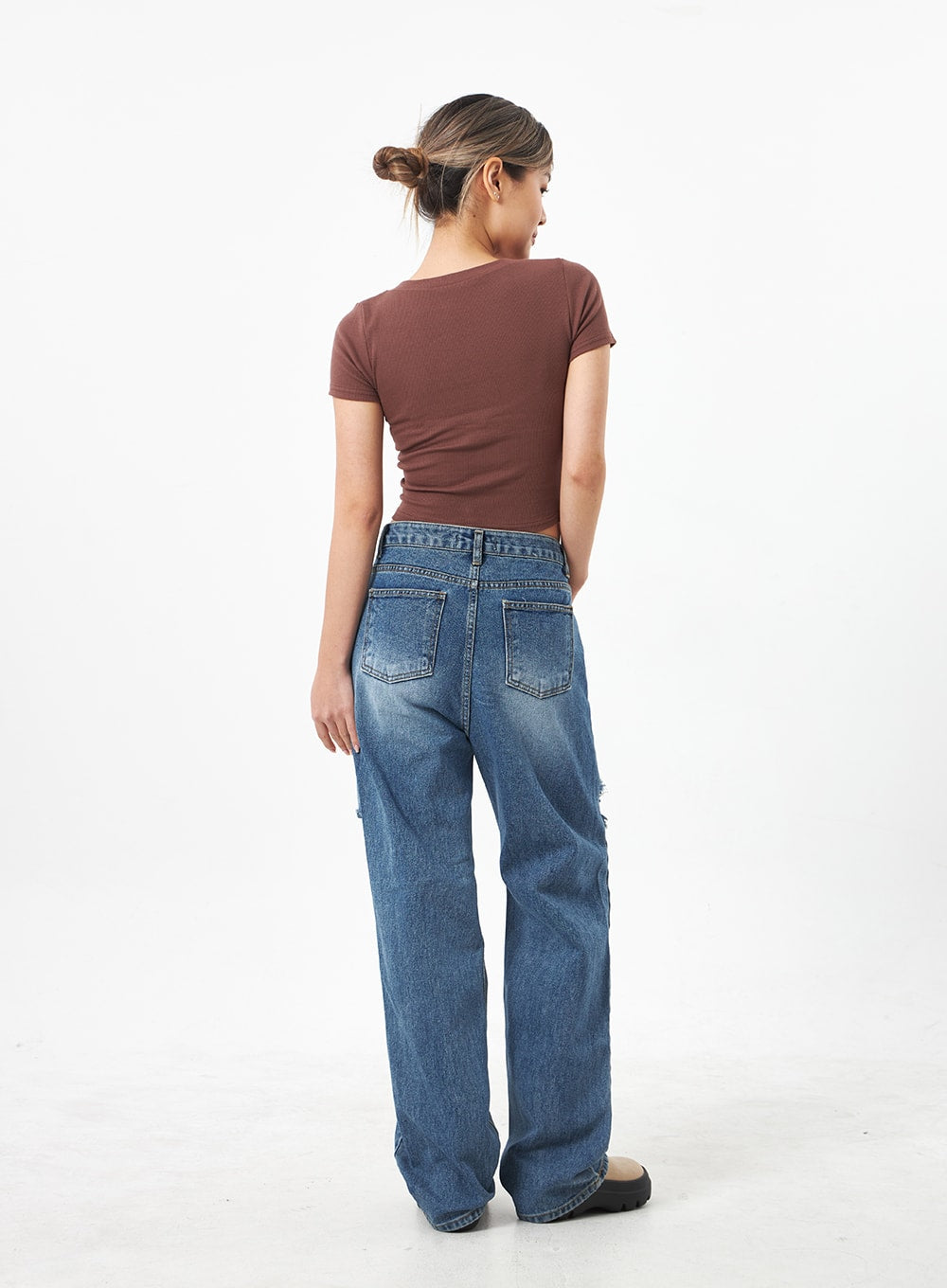 Wide Ripped Jeans CA304 in medium blue, full-body back view on model, revealing dual back pockets, wide straight leg hem, and subtle side knee distressing on washed cotton denim.