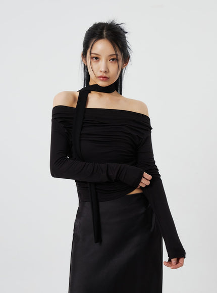 露肩短款上衣 CF322