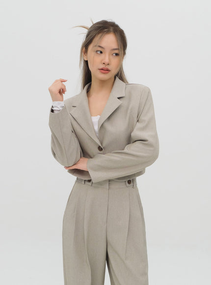 正面鈕扣低圓領長袖 T 卹 CM2