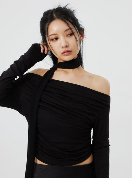 露肩短款上衣 CF322