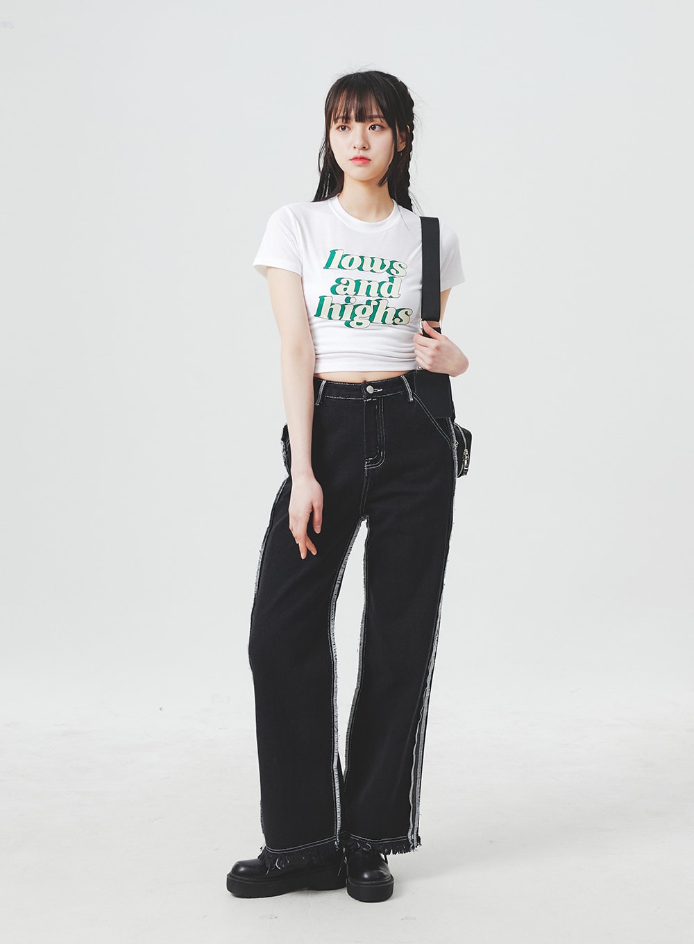 Stitch Detail Jeans BA307 in black, front full-length shot on model, wide-fit high-waist denim with white contrast stitch side seam and frayed hem, paired with white graphic crop tee.