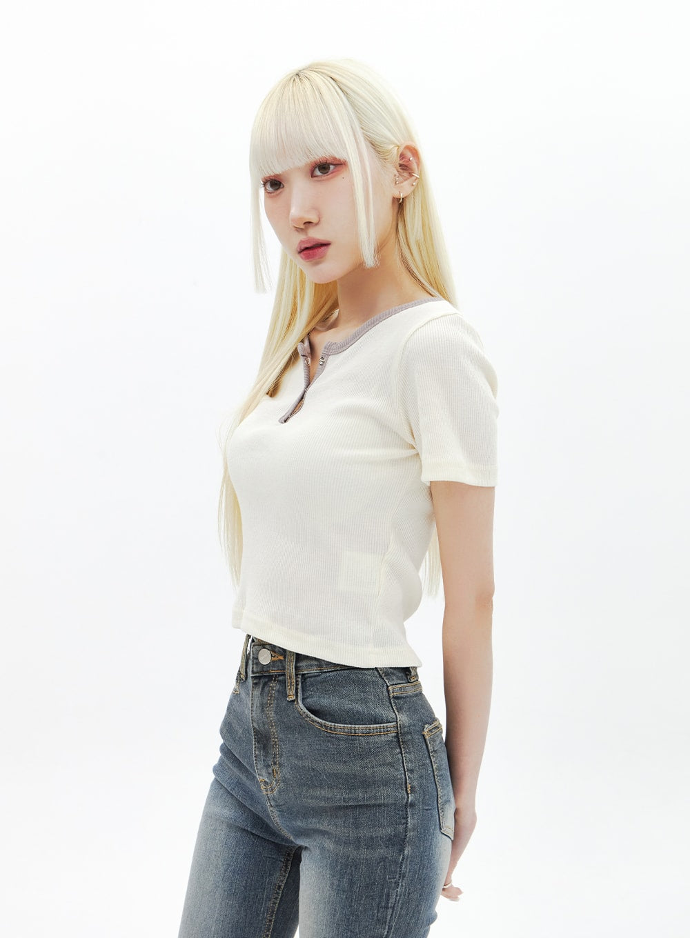 Dark Wash Bootcut Jeans BA320 in dark blue, upper-half close-up on model from side angle, high-rise waistband and front pocket detail visible, slim-fit washed denim with gold stitching.