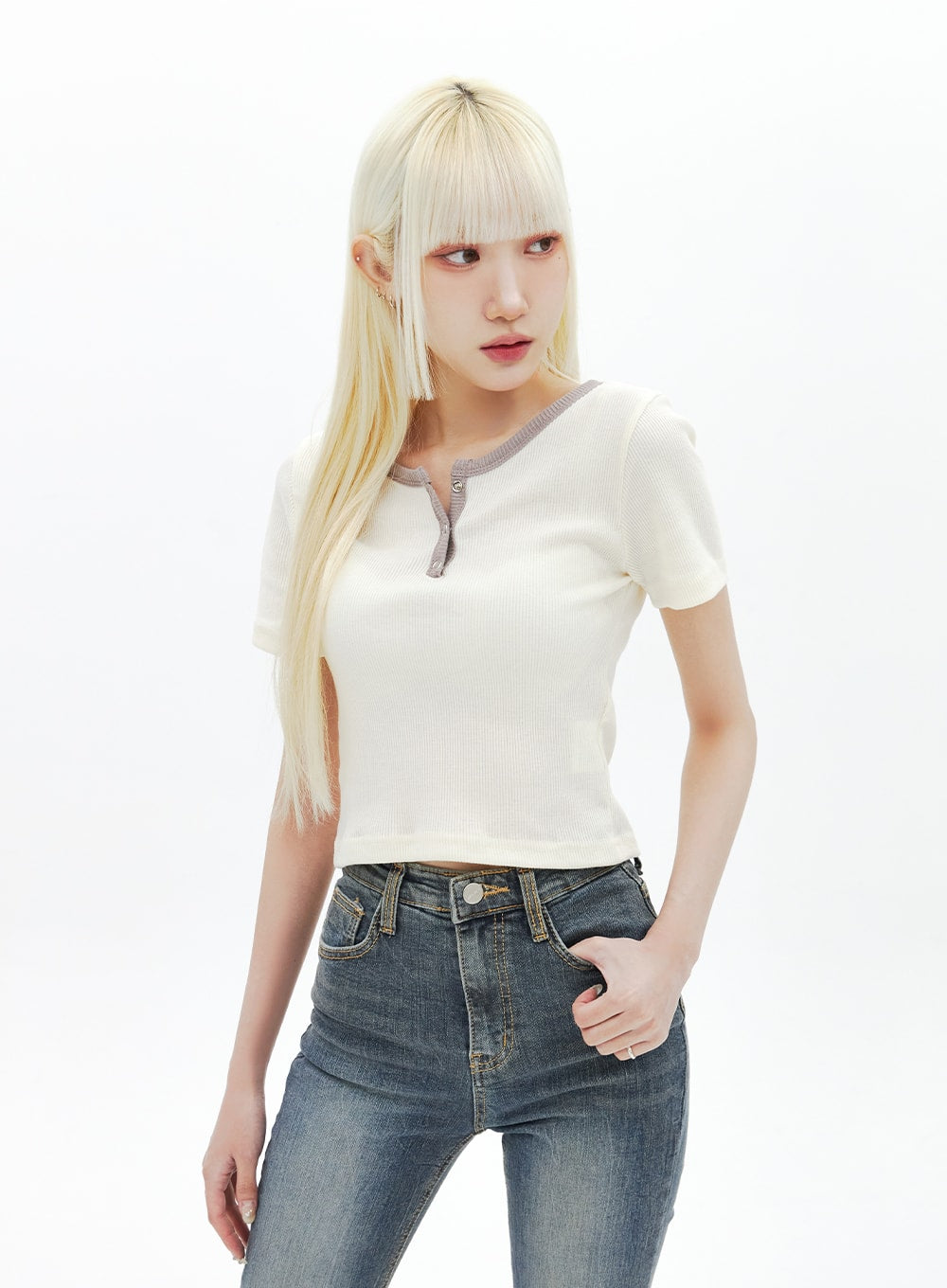 Dark Wash Bootcut Jeans BA320 in dark blue, waist-up front close-up on model, high-rise five-pocket construction with washed fading and contrast gold topstitching, slim bootcut fit.