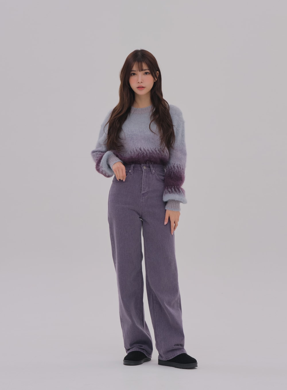 LEWKIN Wide Leg Color Jeans BS-A0812026 in purple, front full-length on model, high-waist wide-fit cotton denim, long length, paired with gradient mohair sweater and black platform shoes.