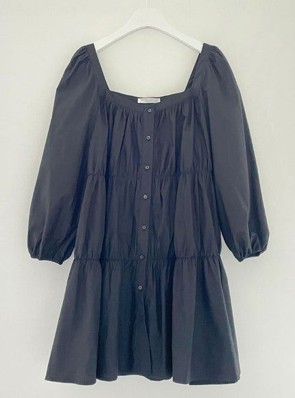 方領分層迷你連衣裙