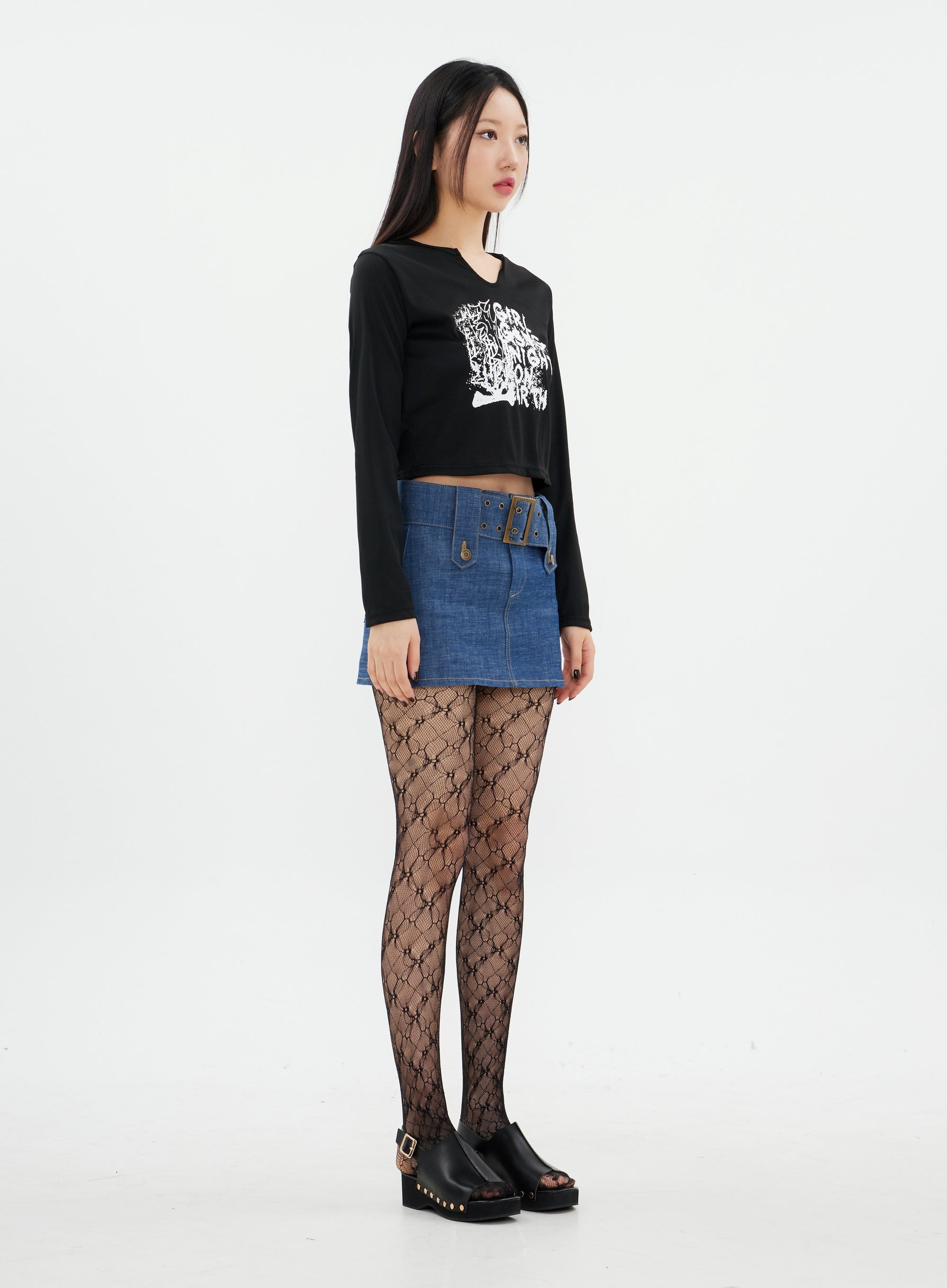 Cropped Long Sleeve T Shirt with Graphic Print K2302