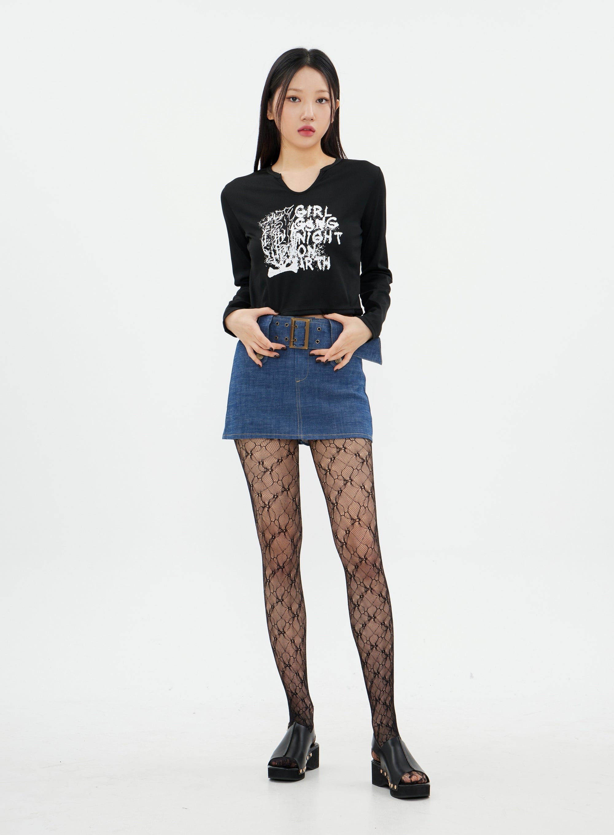 Cropped Long Sleeve T Shirt with Graphic Print K2302