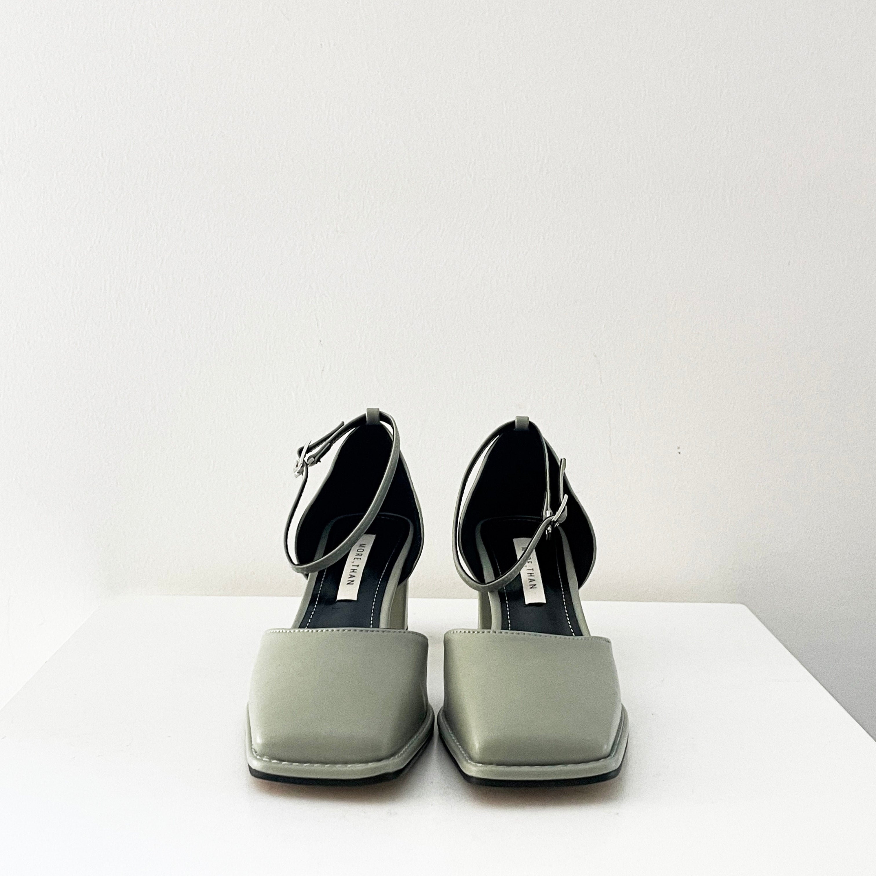 Uniformes Mary Jane Mid Heel Size 39 – Keeks Designer Handbags