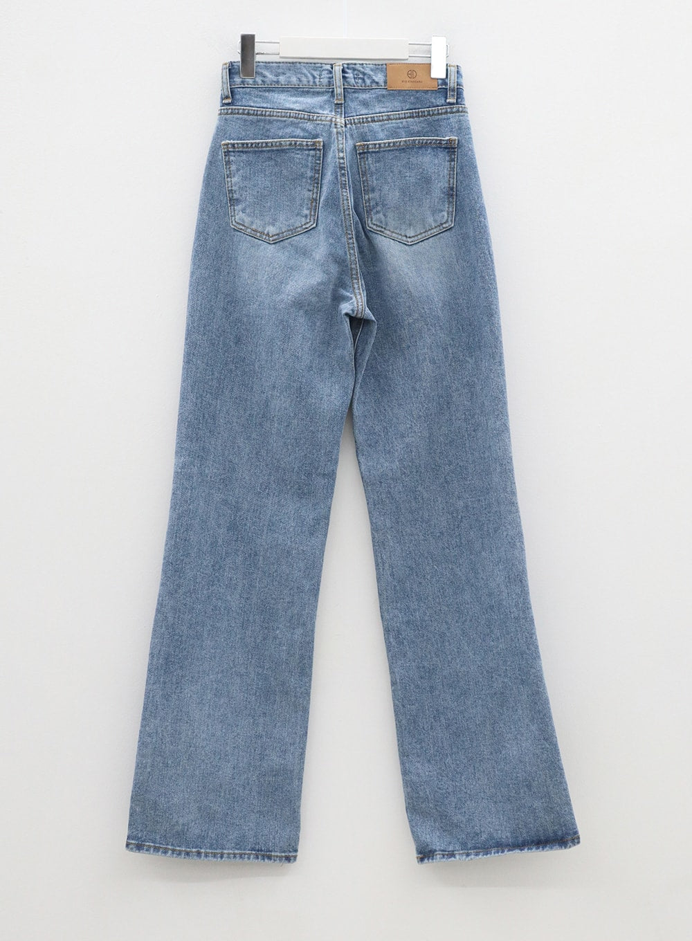 Mid-Wash Wide Jeans OM327