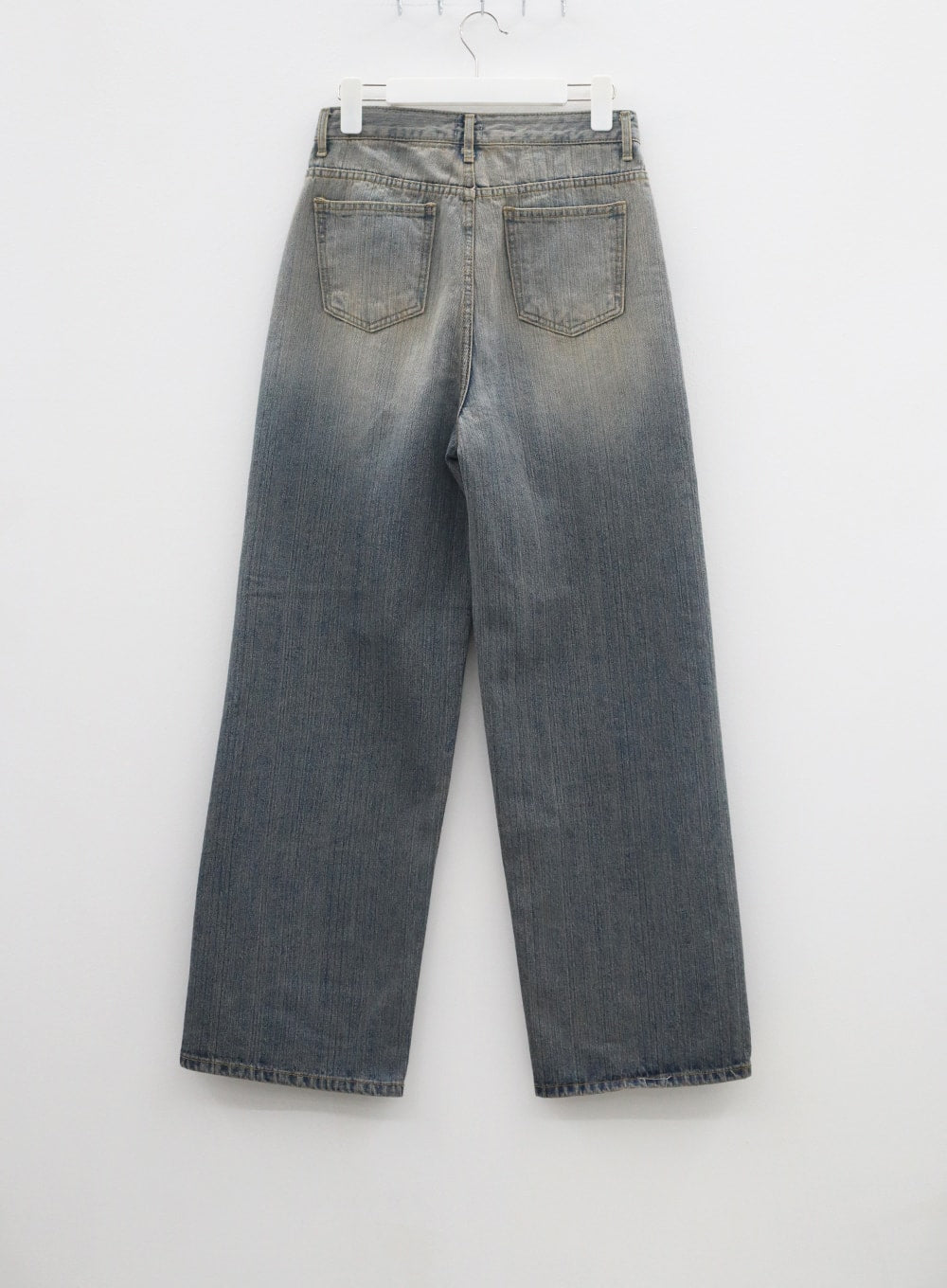 淺色水洗寬鬆牛仔褲 CF315