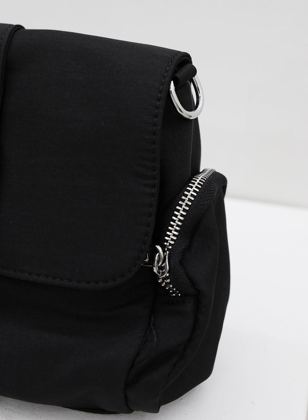 Side Pocketed Belted Bag BU12